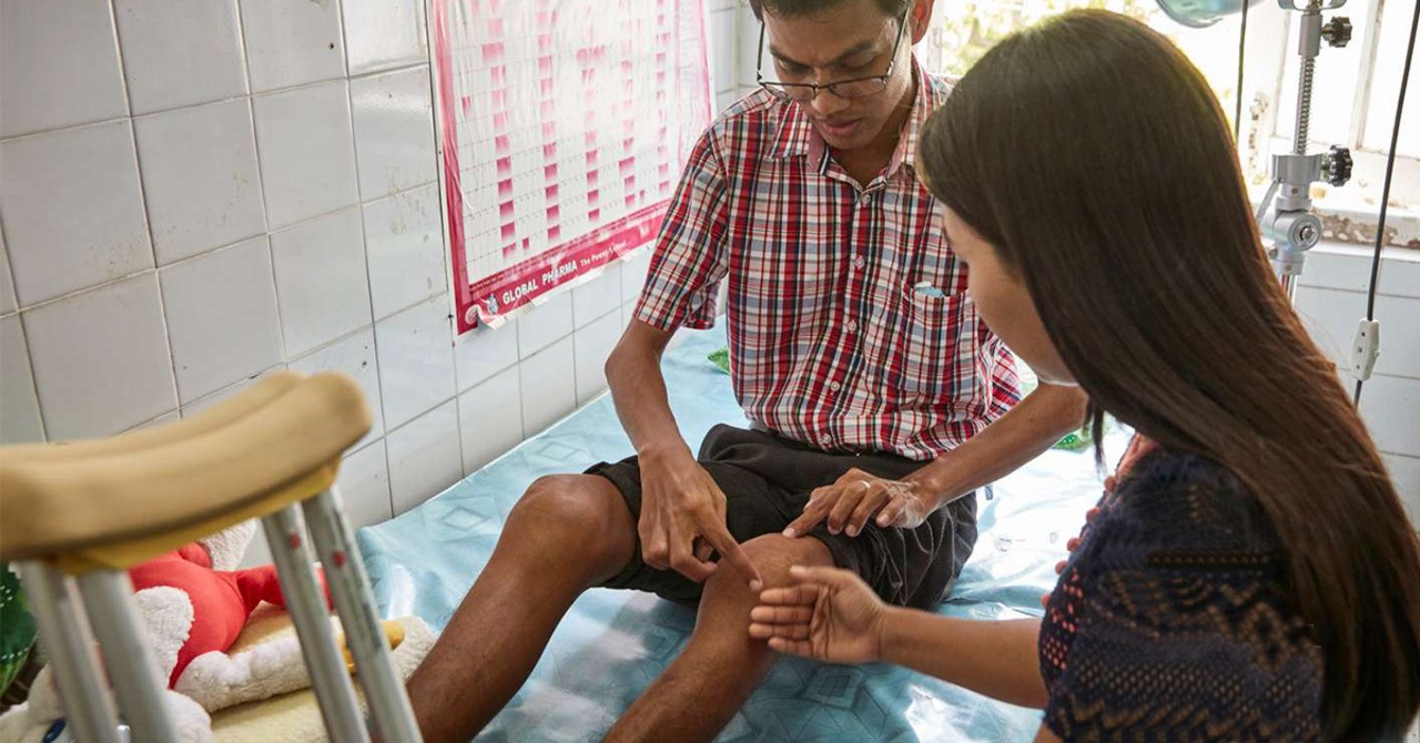 Myo Aung živi v Maynmarju in ima hemofilijo tipa A z zaviralci.